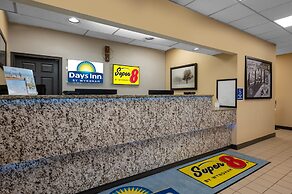 Days Inn by Wyndham Perrysburg/Toledo