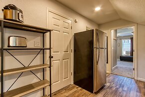 Rustic River Lodge by HoneyBearCabins