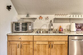 Rustic River Lodge by HoneyBearCabins