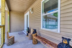 Rustic River Lodge by HoneyBearCabins