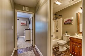 Rustic River Lodge by HoneyBearCabins