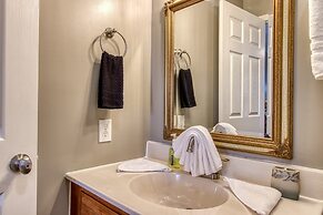 Rustic River Lodge by HoneyBearCabins