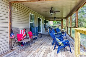 Rustic River Lodge by HoneyBearCabins