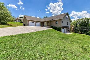 Rustic River Lodge by HoneyBearCabins