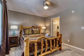 Rustic River Lodge by HoneyBearCabins