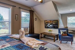 Rustic River Lodge by HoneyBearCabins