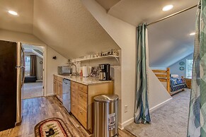 Rustic River Lodge by HoneyBearCabins