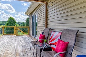 Rustic River Lodge by HoneyBearCabins