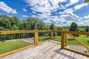 Rustic River Lodge by HoneyBearCabins