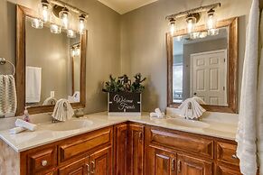 Rustic River Lodge by HoneyBearCabins