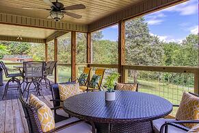 Rustic River Lodge by HoneyBearCabins