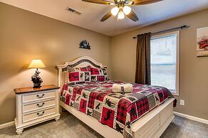 Rustic River Lodge by HoneyBearCabins