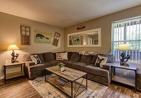 Rustic River Lodge by HoneyBearCabins