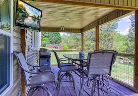 Rustic River Lodge by HoneyBearCabins