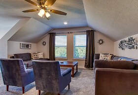 Rustic River Lodge by HoneyBearCabins