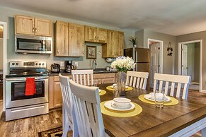 Rustic River Lodge by HoneyBearCabins