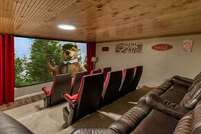 Rustic River Lodge by HoneyBearCabins