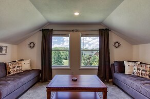 Rustic River Lodge by HoneyBearCabins