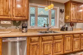 Rustic River Lodge by HoneyBearCabins