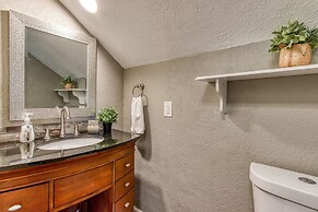 Rustic River Lodge by HoneyBearCabins