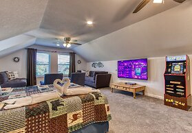 Rustic River Lodge by HoneyBearCabins