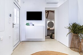 Wave Suite By the Sea