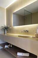 Wave Suite By the Sea