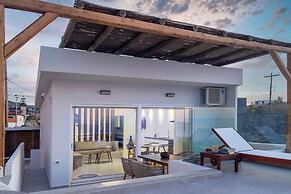 Wave Suite By the Sea