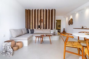 Wave Suite By the Sea