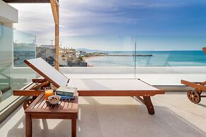 Wave Suite By the Sea