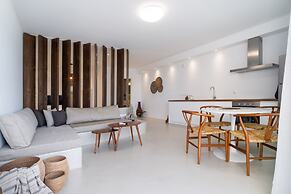 Wave Suite By the Sea