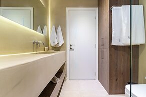 Wave Suite By the Sea