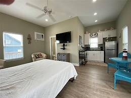 Sea Beauty 3 Bedroom Home by RedAwning