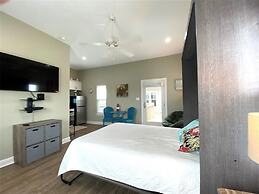 Sea Beauty 3 Bedroom Home by RedAwning