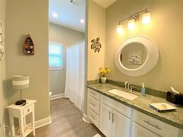 Sea Beauty 3 Bedroom Home by RedAwning