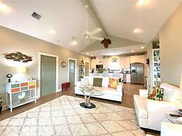 Sea Beauty 3 Bedroom Home by RedAwning