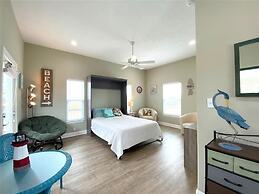 Sea Beauty 3 Bedroom Home by RedAwning