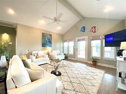 Sea Beauty 3 Bedroom Home by RedAwning