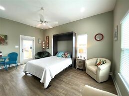 Sea Beauty 3 Bedroom Home by RedAwning