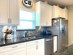 Sea Beauty 3 Bedroom Home by RedAwning