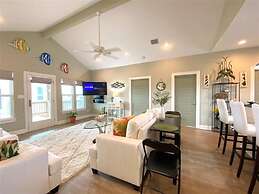 Sea Beauty 3 Bedroom Home by RedAwning