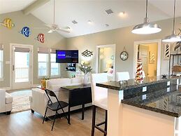 Sea Beauty 3 Bedroom Home by RedAwning