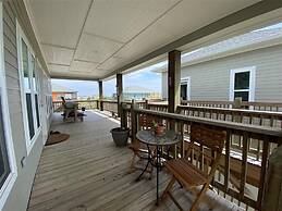 Sea Beauty 3 Bedroom Home by RedAwning