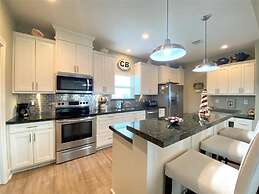 Sea Beauty 3 Bedroom Home by RedAwning