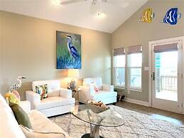 Sea Beauty 3 Bedroom Home by RedAwning