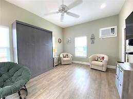 Sea Beauty 3 Bedroom Home by RedAwning