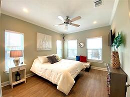 Sea Beauty 3 Bedroom Home by RedAwning