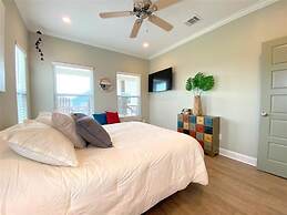 Sea Beauty 3 Bedroom Home by RedAwning