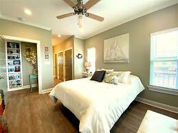 Sea Beauty 3 Bedroom Home by RedAwning