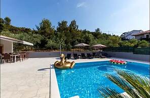 Luxury Villa ARIA Seafront for 21 people